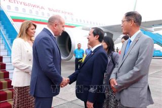 Tổng thống Bulgaria Rumen Radev đến Hà Nội, bắt đầu thăm chính thức Việt Nam