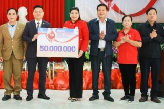 Thanh Hóa: Trao 100 suất quà cho người dân bị ảnh hưởng bởi thiên tai tại huyện Quan Sơn