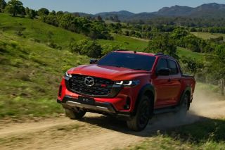 Mazda BT-50 2025 có thêm bản mới