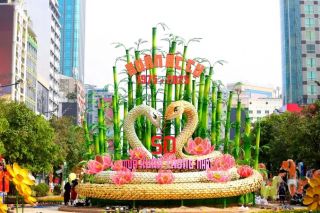 TP. Hồ Chí Minh: Các điểm giữ xe dành cho khách du xuân tại đường hoa Nguyễn Huệ Tết Ất Tỵ 2025
