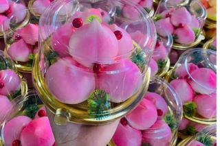 Bánh bao đào tiên 'đổ bộ' chợ mạng trước Rằm tháng Giêng