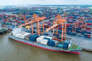 Sóng gió kinh tế lan rộng toàn cầu