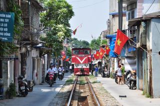 Hải Phòng: Ngăn chặn và xử lý nghiêm các trường hợp ném đất, đá, chất bẩn lên các đoàn tàu