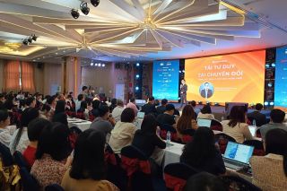 VECOM tổ chức diễn đàn Toàn cảnh thương mại điện tử Việt Nam 2025 chủ đề: “Chiến thắng trong kỷ nguyên AI”