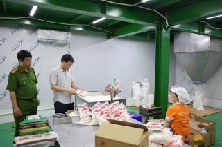 Phú Thọ: Phá "đại công xưởng" sản xuất hàng trăm tấn gia vị, dầu ăn giả