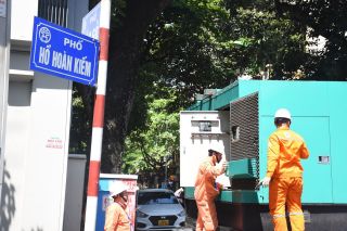 Quyết tâm giữ vững dòng điện cho ngày hội non sông