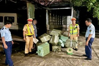 Phát hiện xe chở 300 kg lòng lợn khô không rõ nguồn gốc