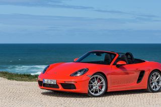 Porsche dừng sản xuất một số mẫu xe chạy xăng