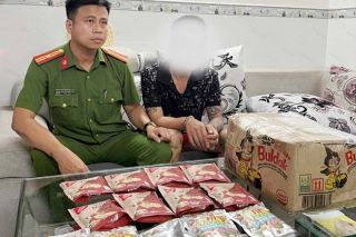 Bắt giữ 3,1kg ketamine giấu trong kẹo chocolate tại Hà Nội