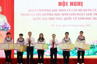 Bắc Ninh khen thưởng học sinh và giáo viên bồi dưỡng học sinh giỏi đạt giải các Kỳ thi năm học 2024 - 2025
