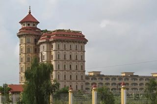 Đình chỉ hoạt động đào tạo trình độ đại học với một trường đại học