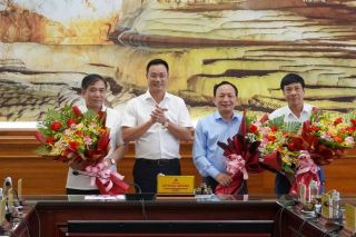Phó Bí thư thường trực Tỉnh ủy cùng nhiều lãnh đạo chủ chốt tỉnh Quảng Bình nghỉ hưu