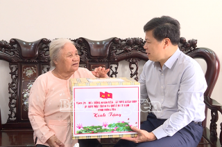 Lãnh đạo tỉnh Hưng Yên thăm, tặng quà người có công cách mạng