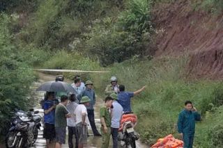 Lạng Sơn: Xác minh, tìm kiếm 2 người bị nước cuốn lũ trôi