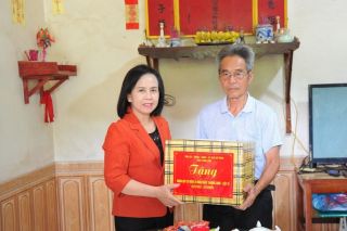 Lạng Sơn: Thăm, tặng quà gia đình chính sách, người có công