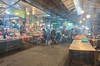 Hà Nội: Tăng cường công tác quản lý về an toàn thực phẩm tại chợ Phùng Khoang