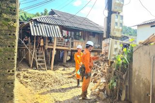 PC Điện Biên nỗ lực cấp điện trở lại cho khách hàng sau mưa lũ