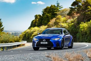 Lexus âm thầm dừng sản xuất một loạt mẫu xe trong thời gian tới