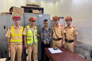 Hưng Yên: Cảnh sát Giao thông bắt giữ đối tượng mang ma tuý