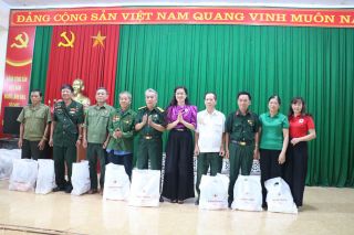 Lạng Sơn: Tặng 40 suất quà cho nạn nhân chất độc da cam