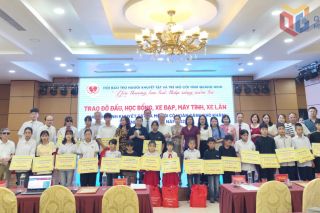 Quảng Ninh trao đỡ đầu và học bổng cho học sinh mồ côi, khuyết tật có hoàn cảnh khó khăn
