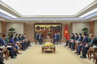Thủ tướng: Việt Nam dành ưu tiên cao nhất cho quan hệ với Lào