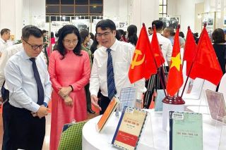 Gần 1.000 tư liệu tại triển lãm ‘Mùa thu độc lập và khát vọng phồn vinh’