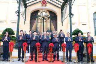Tổng Bí thư và Chủ tịch nước dự lễ bàn giao Trụ sở làm việc Cơ quan Chủ tịch nước