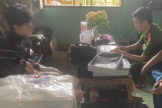 Quảng Trị: Bắt giữ thiếu niên làm giả hàng trăm hóa đơn chuyển tiền để lừa đảo trên mạng