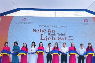 Triển lãm tài liệu lưu trữ tái hiện hành trình lịch sử Nghệ An giai đoạn 1802 - 1954