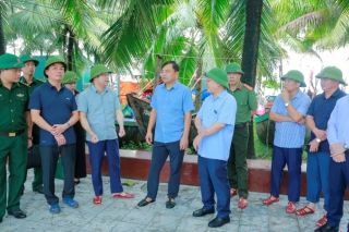 Thứ trưởng Bộ NN&MT kiểm tra công tác ứng phó với bão số 5 tại Thanh Hóa