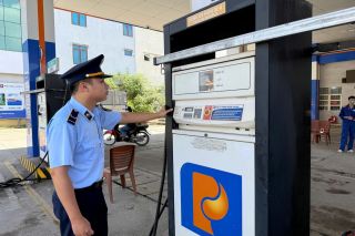 Lực lượng QLTT Thanh Hóa tăng cường kiểm tra, giám sát hoạt động kinh doanh xăng dầu trong dịp lễ Quốc khánh 2/9