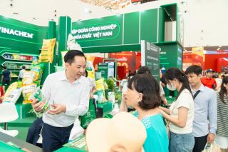 Vinachemmart gây sốt: Tải App nhận quà, nghìn lượt truy cập tại Triển lãm thành tựu đất nước