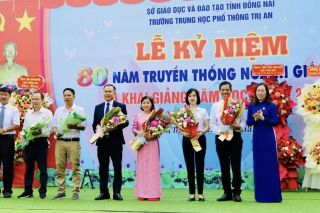 Học sinh Đồng Nai phấn khởi bước vào năm học mới