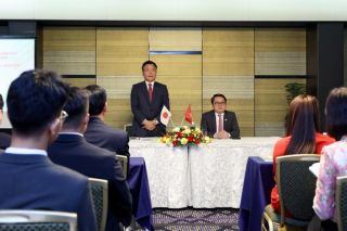 Phó Thủ tướng Lê Thành Long gặp mặt Cộng đồng người Việt Nam tại Kansai