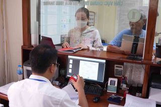 Hà Nội đề xuất công chức tư pháp cấp xã chứng thực bản sao giấy tờ và chữ ký