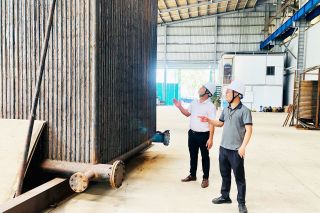 Hơi nước công nghiệp đốt bằng vật liệu biomass - giải pháp năng lượng tái tạo thân thiện với môi trường