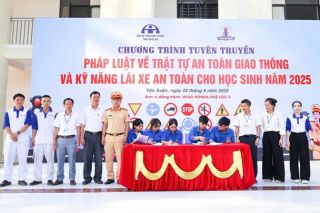 Nghệ An: Tăng cường giáo dục pháp luật và kỹ năng lái xe an toàn cho học sinh