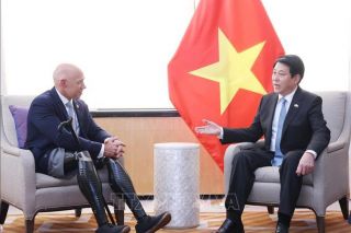 Chủ tịch nước Lương Cường tiếp các nghị sĩ Hoa Kỳ