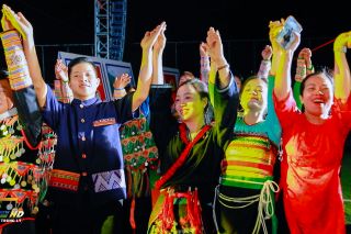 Rộn ràng Liên hoan văn nghệ dân gian - Phiên chợ vùng cao năm 2025 tại Thanh Hóa
