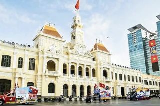 Tổ chức diễu hành xe hoa chào mừng Đại hội Đại biểu Đảng bộ TP. HCM lần thứ I