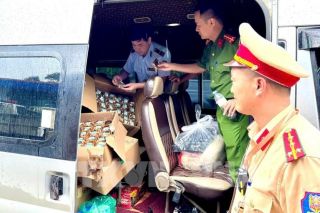 Lai Châu: Phát hiện, xử lý vụ vận chuyển 900 chiếc bánh Trung thu không rõ nguồn gốc