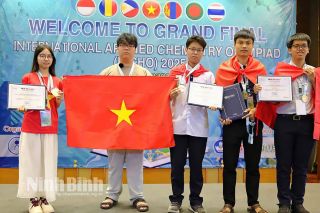 Ninh Bình: Học sinh Trường chuyên Lê Hồng Phong giành Huy chương Vàng Olympic Hóa học ứng dụng quốc tế 2025