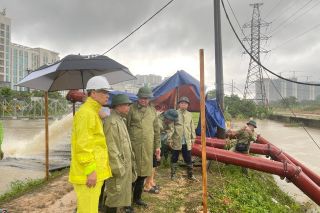 Phó chủ tịch UBND TP. Hà Nội thị sát, chỉ đạo công tác ứng phó với mưa bão
