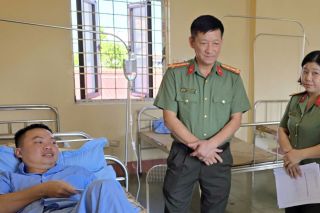 Nhiều cán bộ, chiến sĩ Công an bị thương khi hỗ trợ người dân vùng lũ tại Thái Nguyên