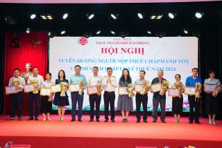Thuế thành phố Hải Phòng tuyên dương hơn 100 người nộp thuế tiêu biểu