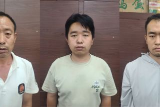 Triệt phá đường dây tuồn hàng thể thao giả từ Trung Quốc về Việt Nam