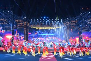 Hải Phòng chuyển 01 tỷ đồng kinh phí tài trợ bắn pháo hoa sang ủng hộ đồng bào bị bão lụt