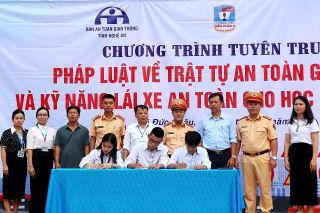 Hơn 1.800 học sinh Trường THPT Diễn Châu 2 được trang bị kỹ năng lái xe an toàn
