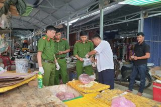 Cần Thơ: Phát hiện hơn 840kg thịt heo nhiễm dịch tả châu Phi được đóng dấu “an toàn” để tuồn ra thị trường